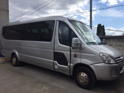 Coach minibus in Asnières-sur-Seine