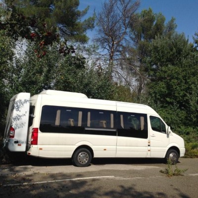 Autocar minibus en Noisy-le-Grand