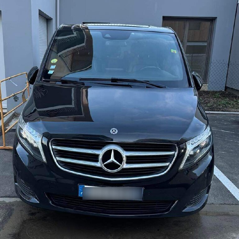 Mietwagen mit Fahrer La Courneuve: Mercedes