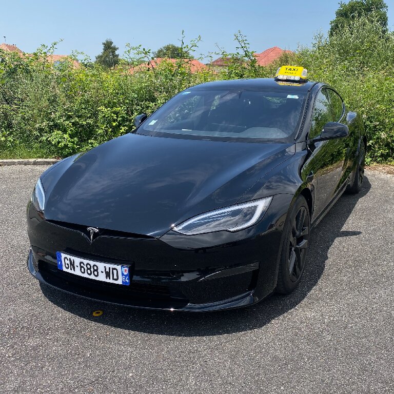 Taxi Pau: Tesla
