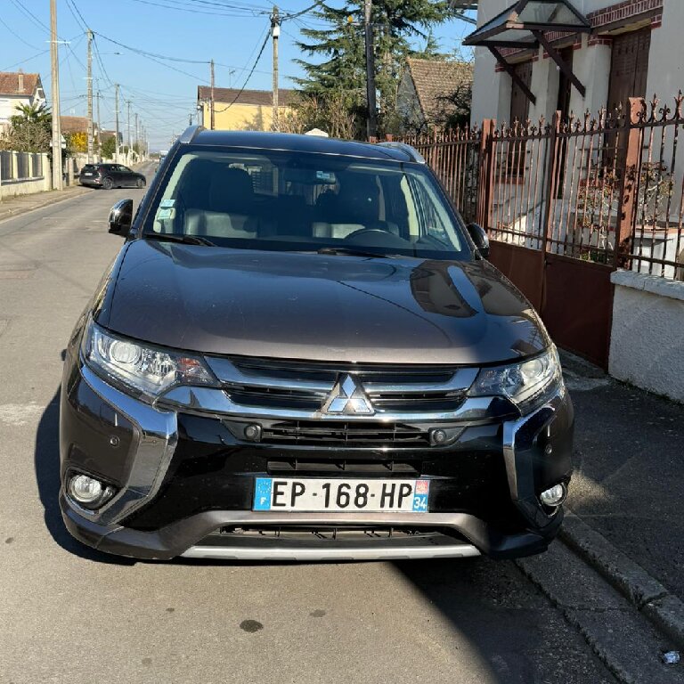 Mietwagen mit Fahrer: Mitsubishi