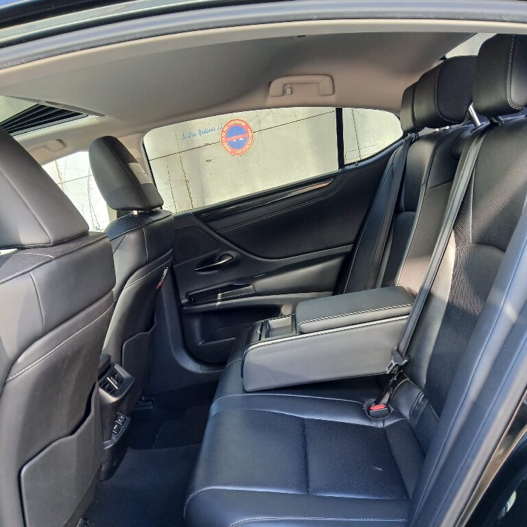 Mietwagen mit Fahrer: Lexus