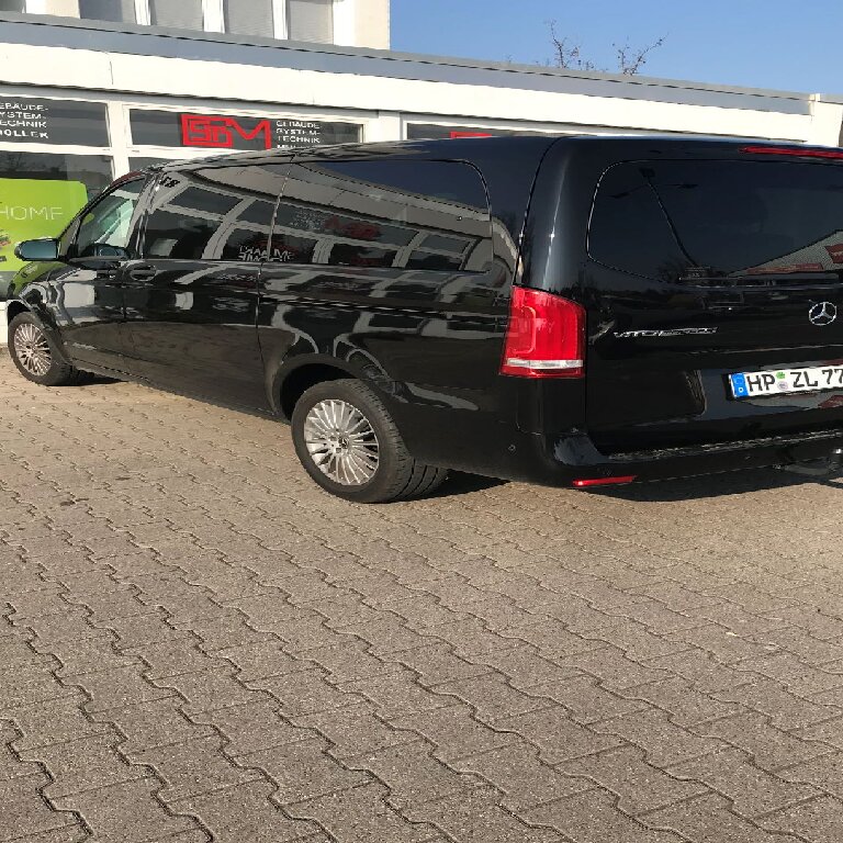 Mietwagen mit Fahrer: Mercedes