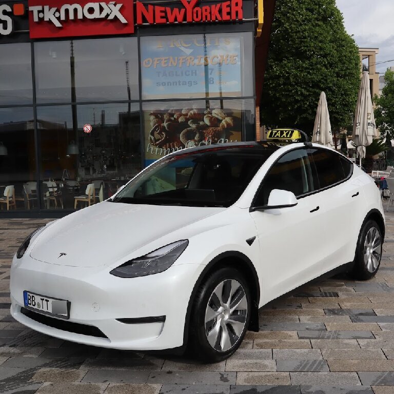 Taxi: Tesla