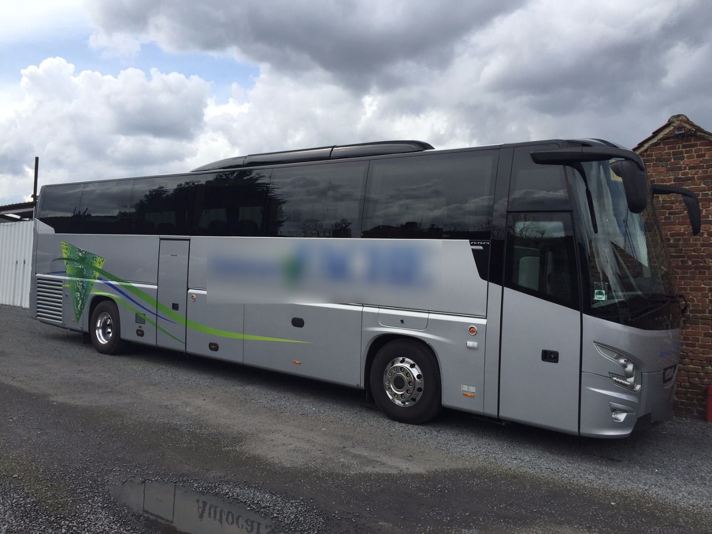 Coach provider Tourcoing: Bova