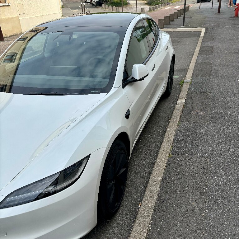 Mietwagen mit Fahrer: Tesla