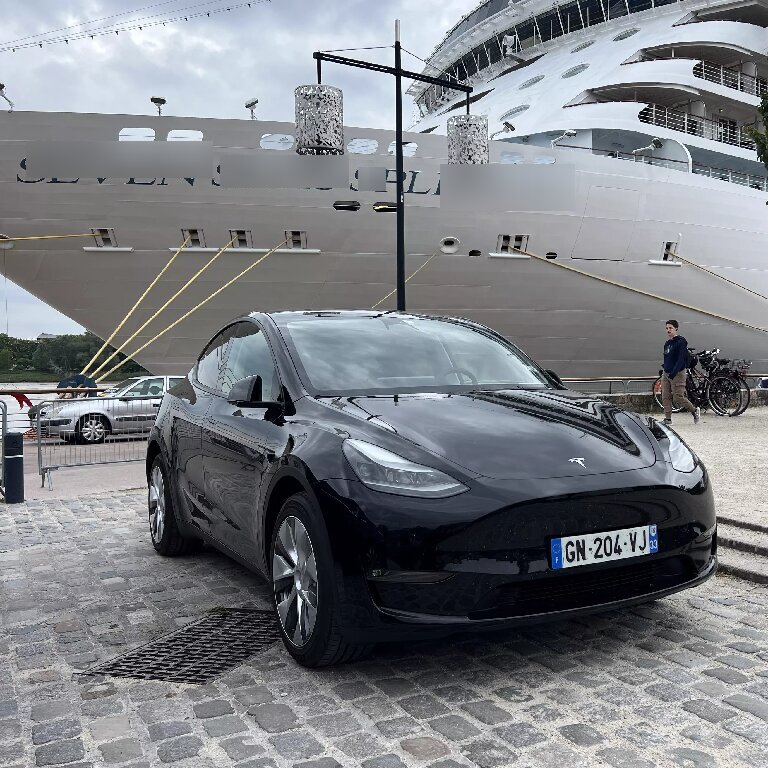 Mietwagen mit Fahrer: Tesla