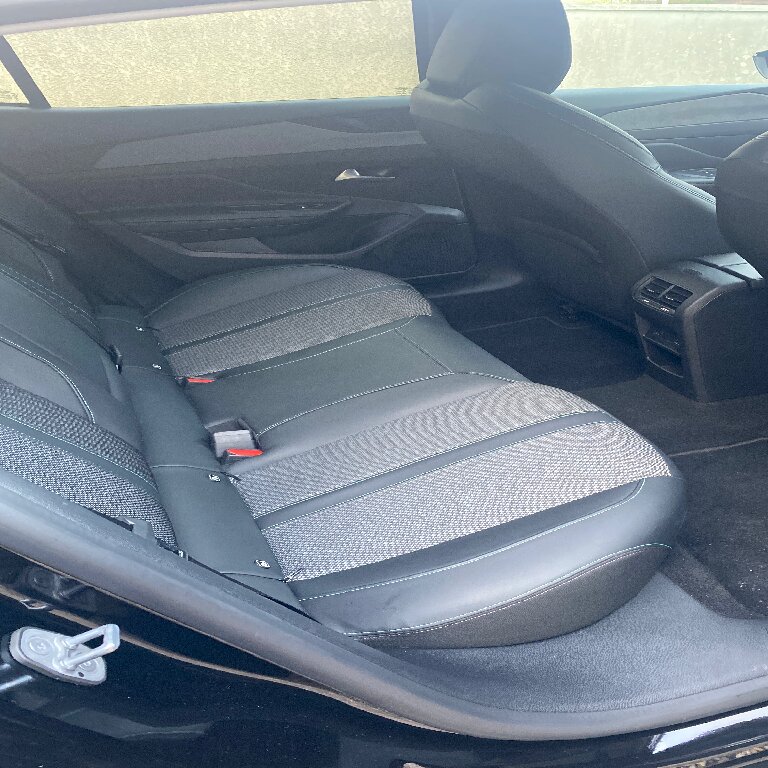 Mietwagen mit Fahrer: Peugeot