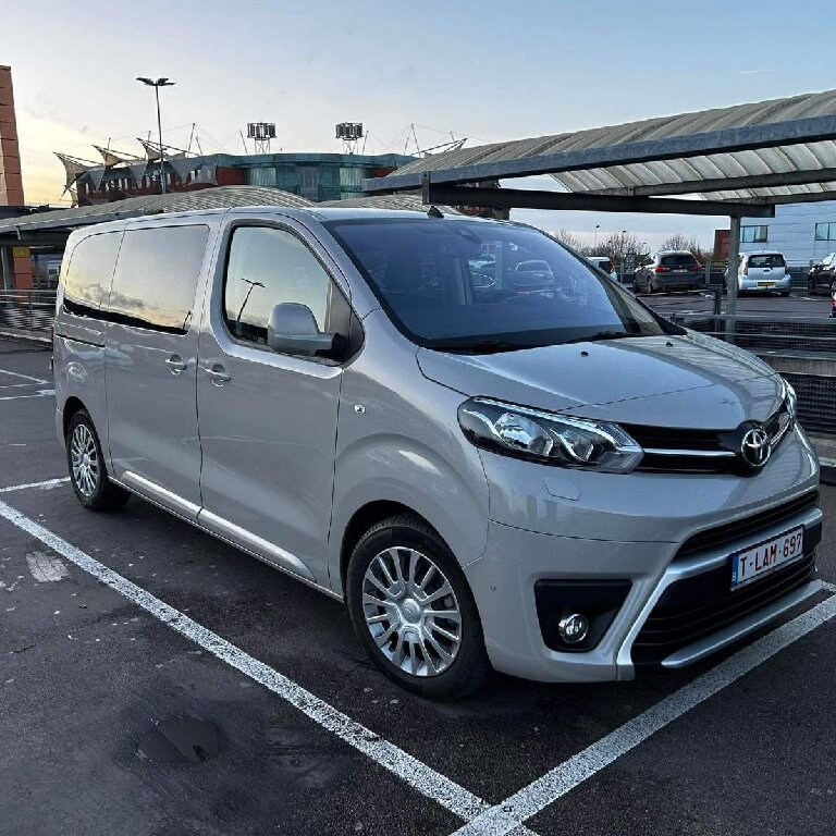 Mietwagen mit Fahrer: Toyota