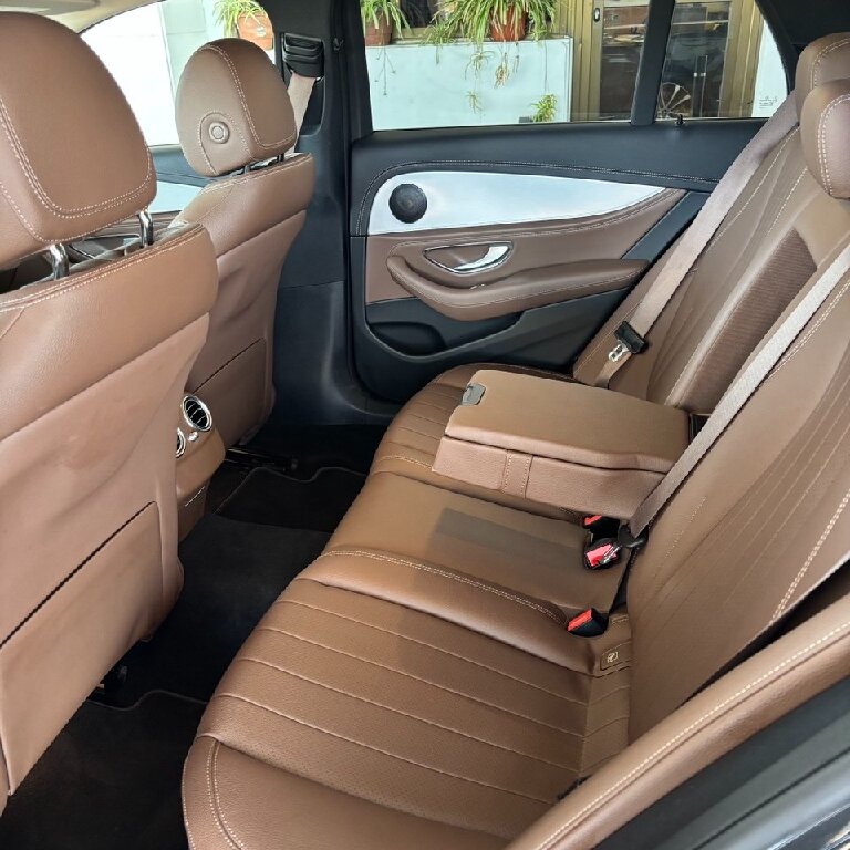 Mietwagen mit Fahrer: Mercedes