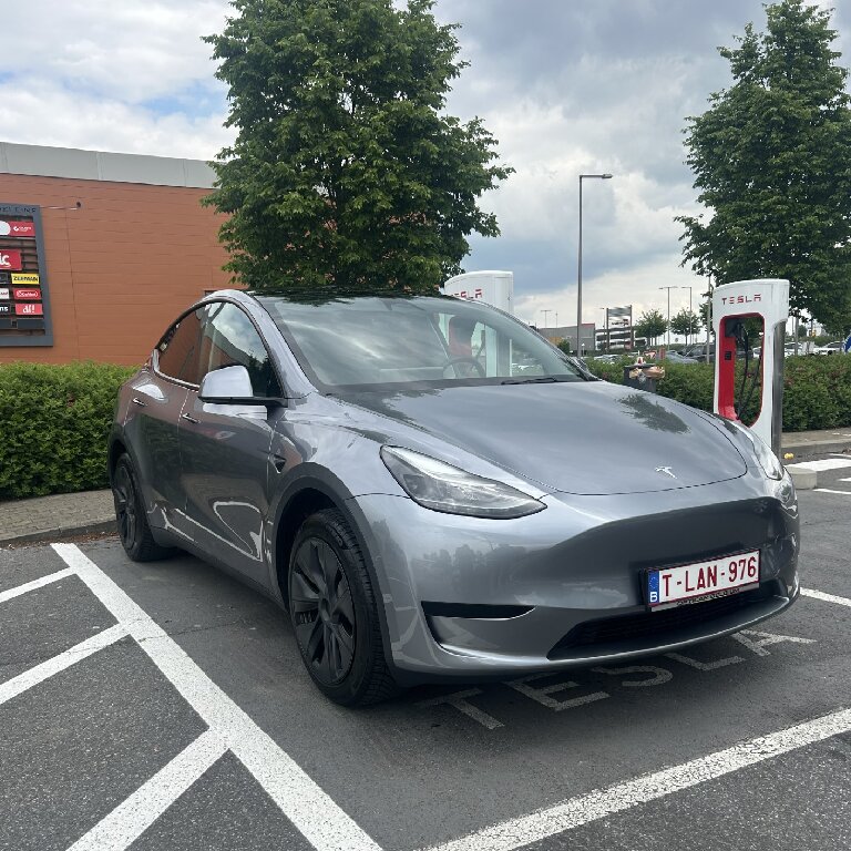 Mietwagen mit Fahrer: Tesla