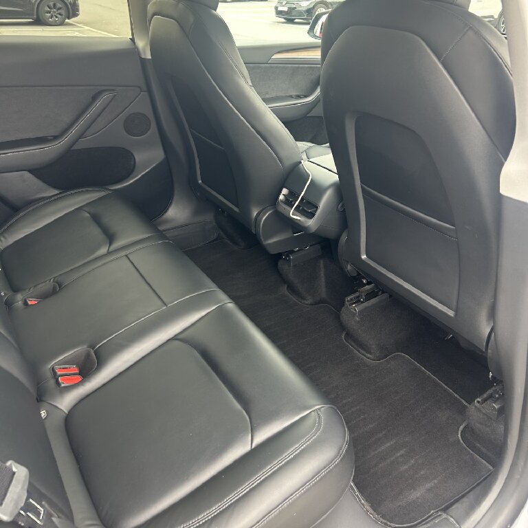 Mietwagen mit Fahrer: Tesla