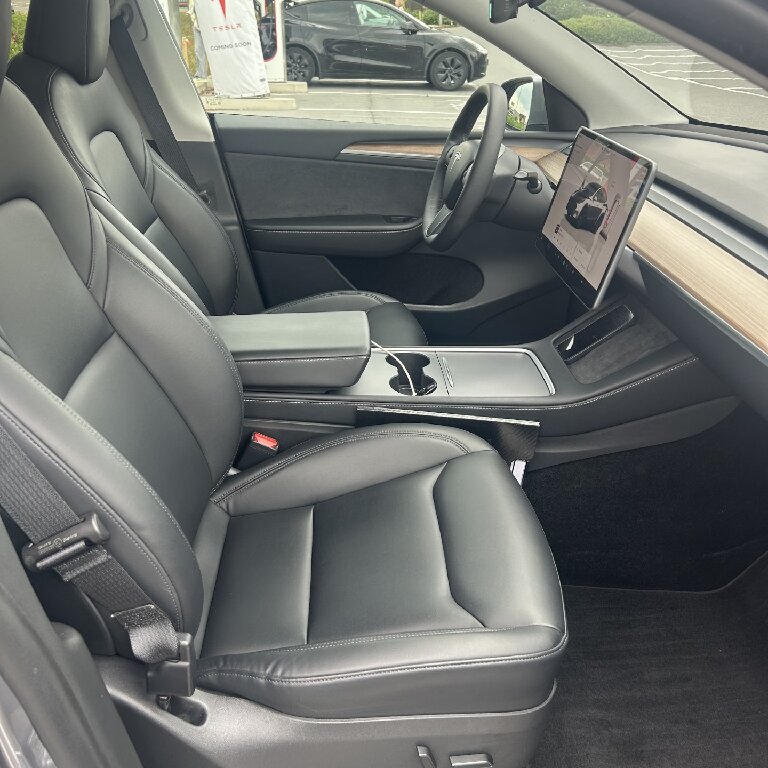 Mietwagen mit Fahrer: Tesla