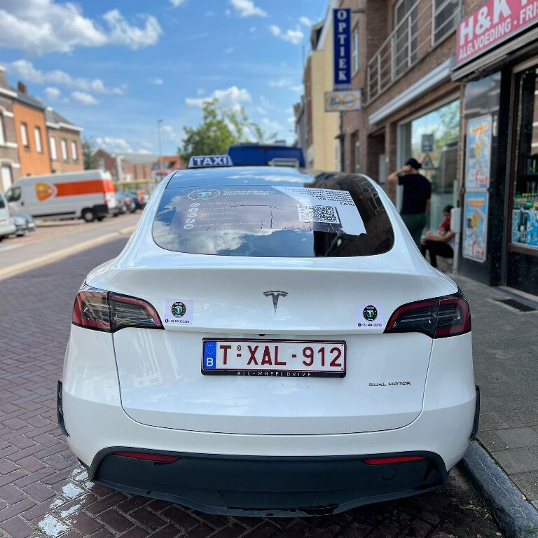 Taxi: Tesla