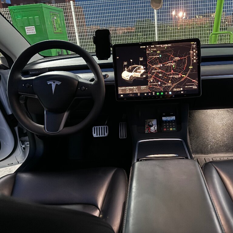 Taxi: Tesla