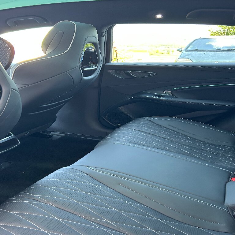 Mietwagen mit Fahrer: BYD