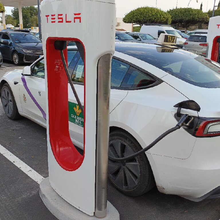 Taxi: Tesla