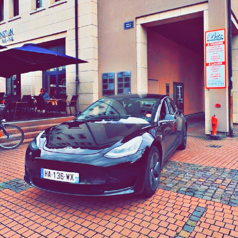 Mietwagen mit Fahrer: Tesla