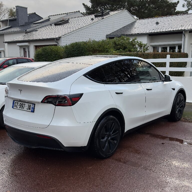 Mietwagen mit Fahrer: Tesla