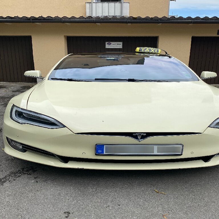 Taxi: Tesla