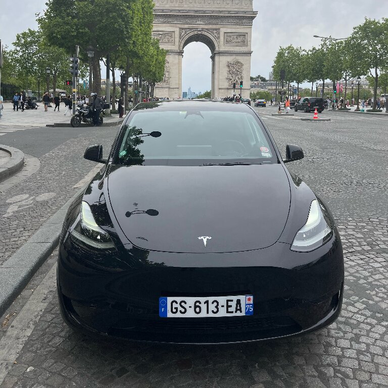 Mietwagen mit Fahrer: Tesla