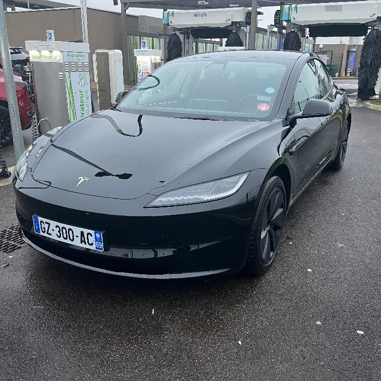 Mietwagen mit Fahrer: Tesla