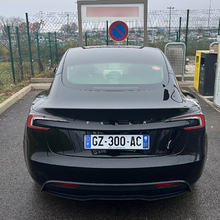 Mietwagen mit Fahrer: Tesla