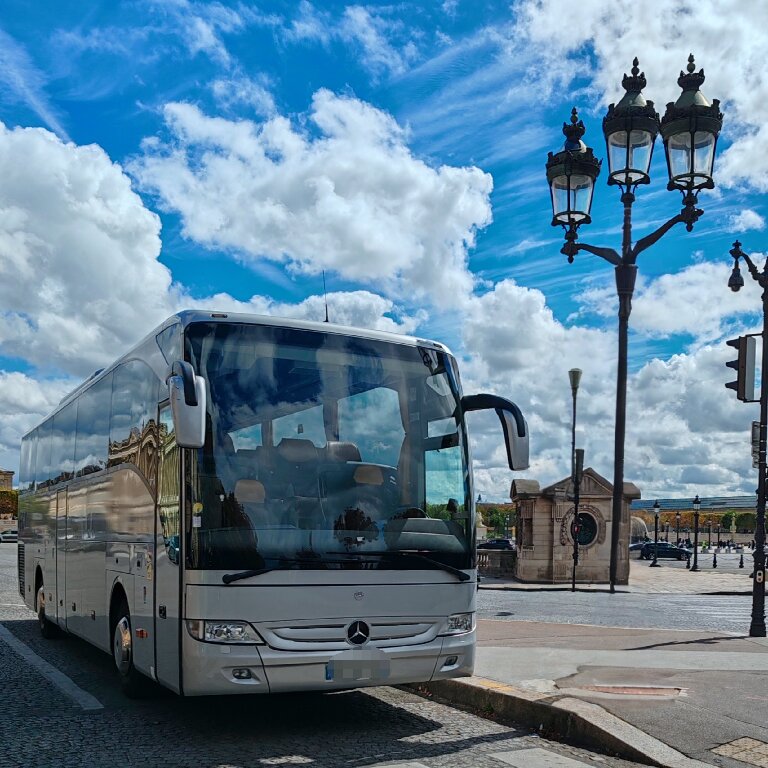 Coach provider: Mercedes