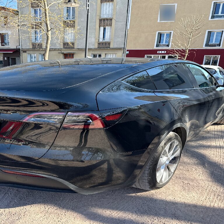 Mietwagen mit Fahrer: Tesla