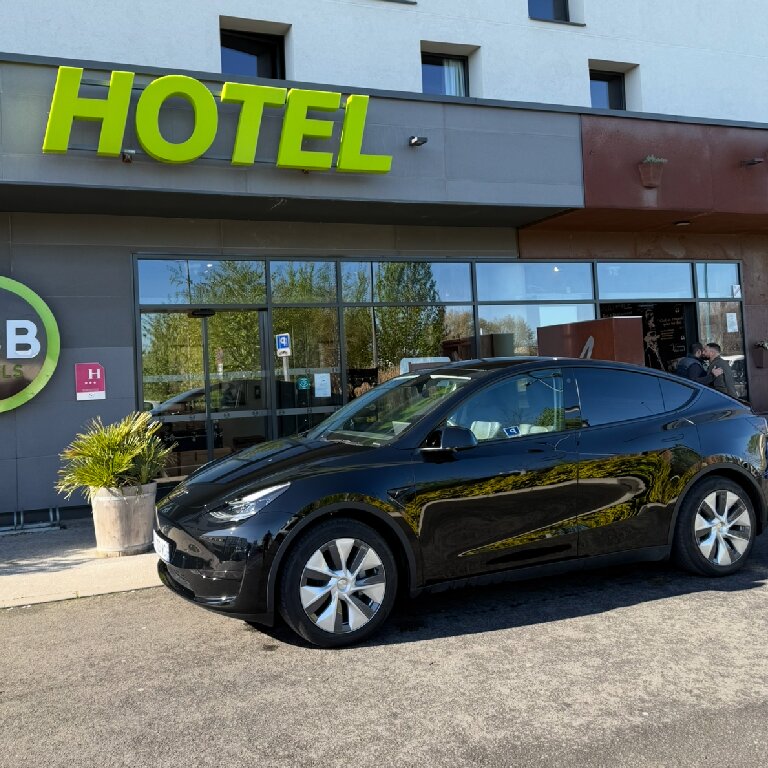 Mietwagen mit Fahrer: Tesla