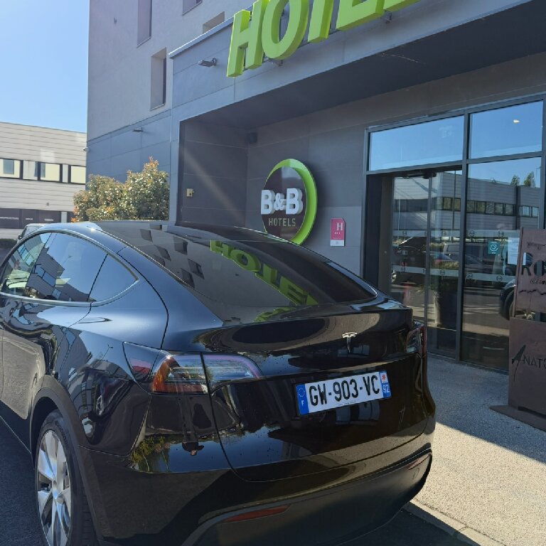 Mietwagen mit Fahrer: Tesla