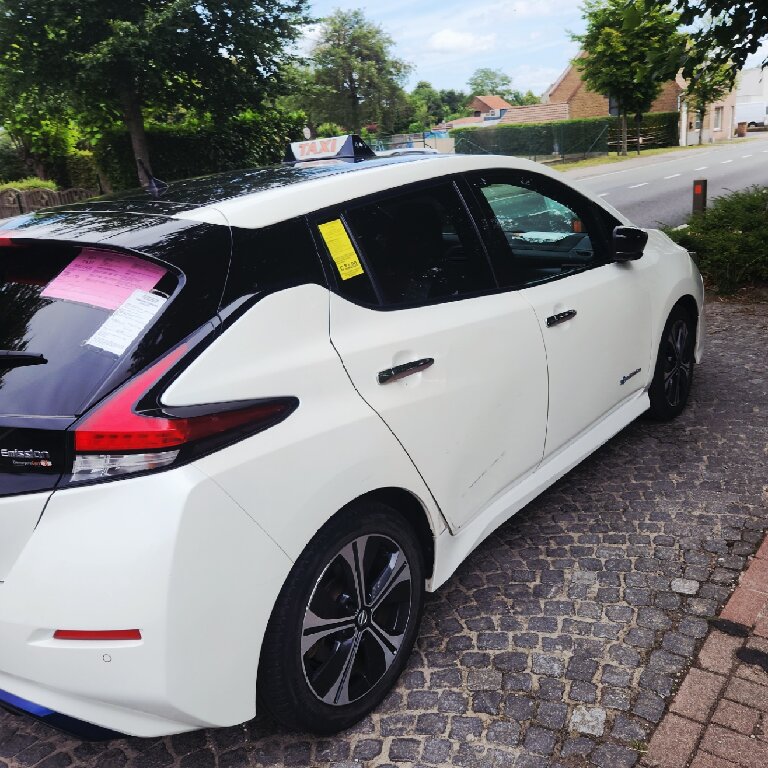 Taxi: Nissan
