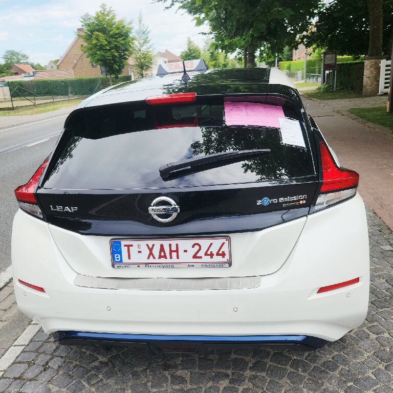 Taxi: Nissan