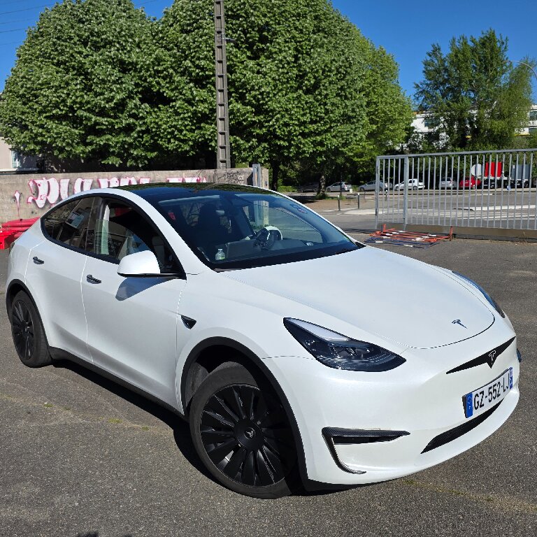 Mietwagen mit Fahrer: Tesla