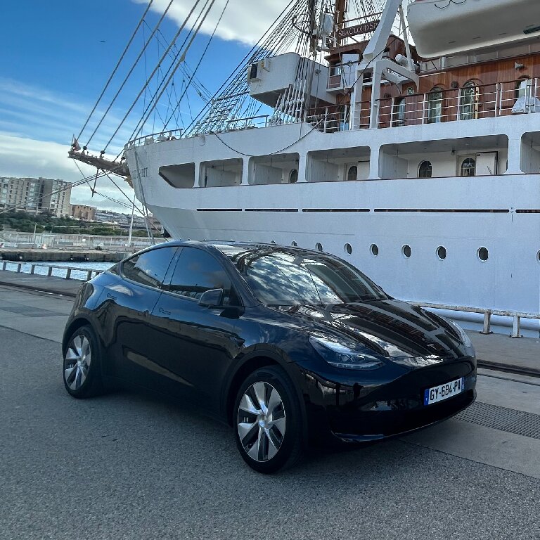 Mietwagen mit Fahrer: Tesla