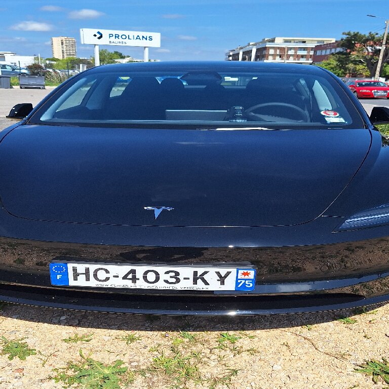 Mietwagen mit Fahrer: Tesla