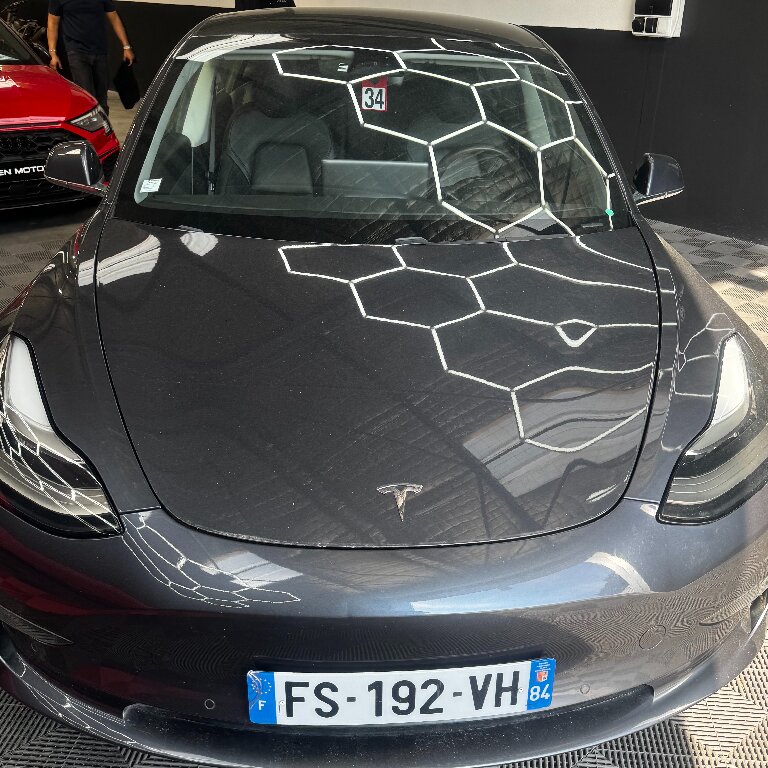 Mietwagen mit Fahrer: Tesla