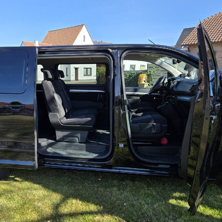 Mietwagen mit Fahrer: Peugeot