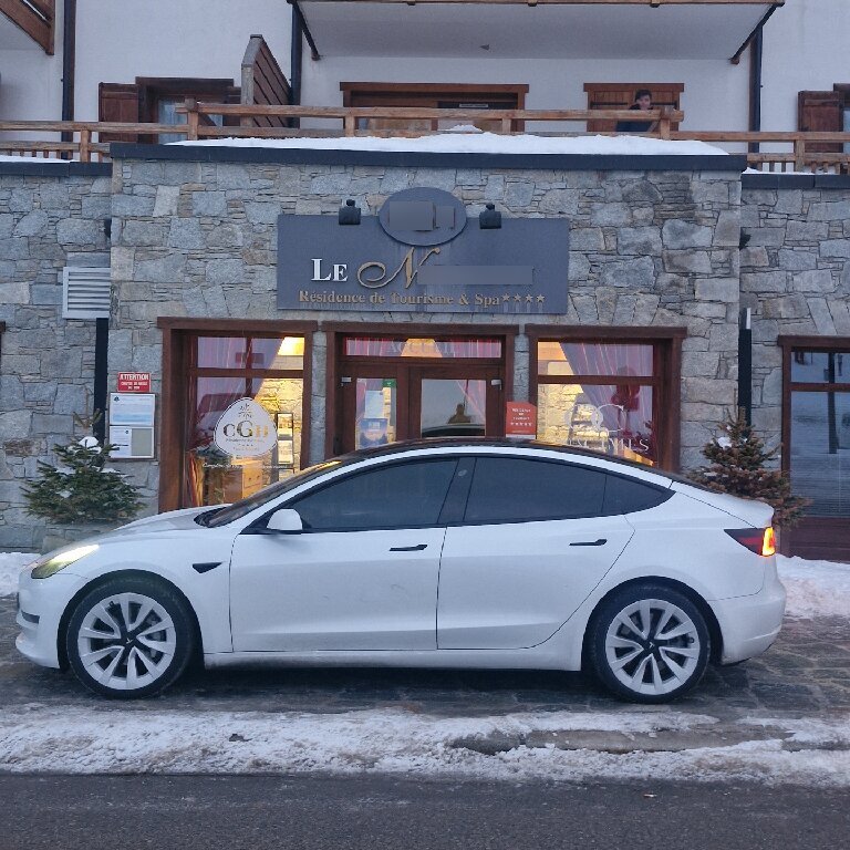 Mietwagen mit Fahrer: Tesla