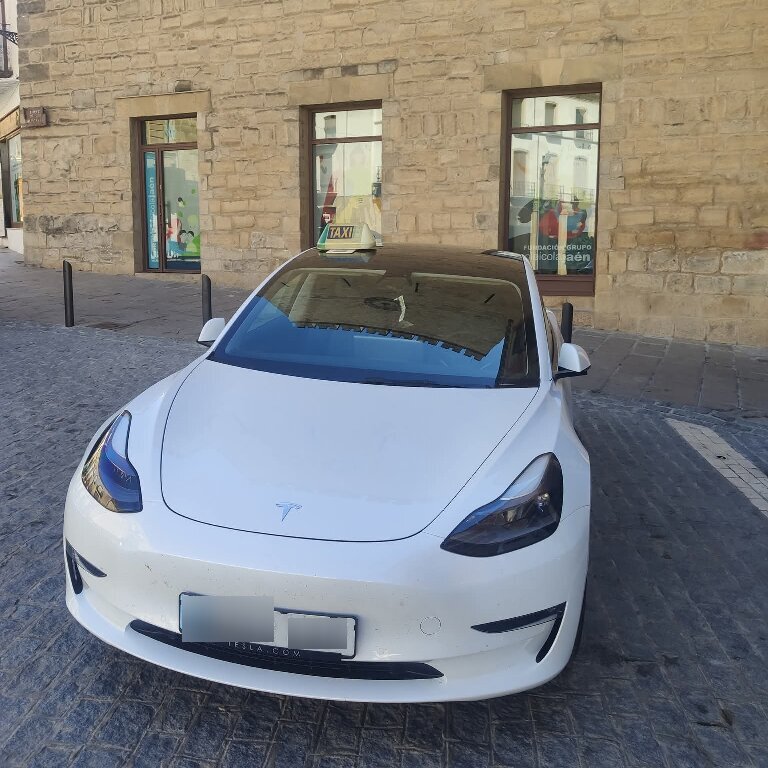 Taxi: Tesla