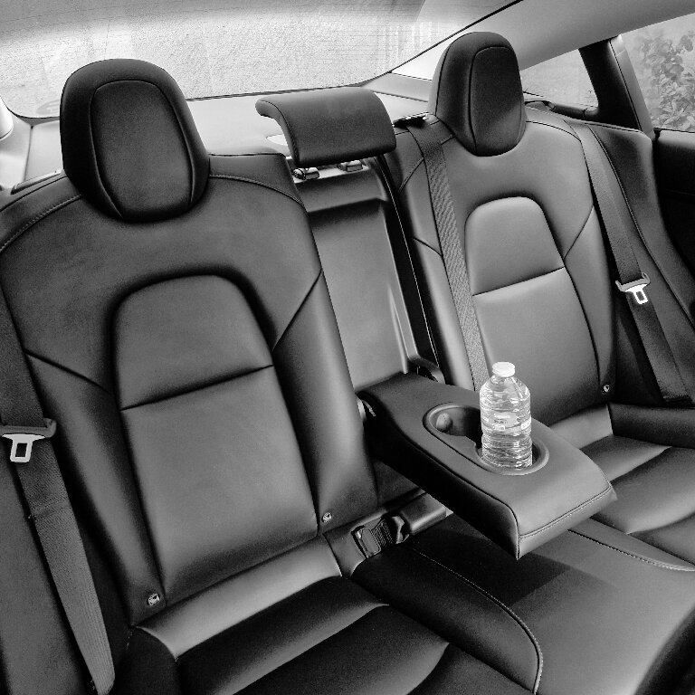 Mietwagen mit Fahrer: Tesla