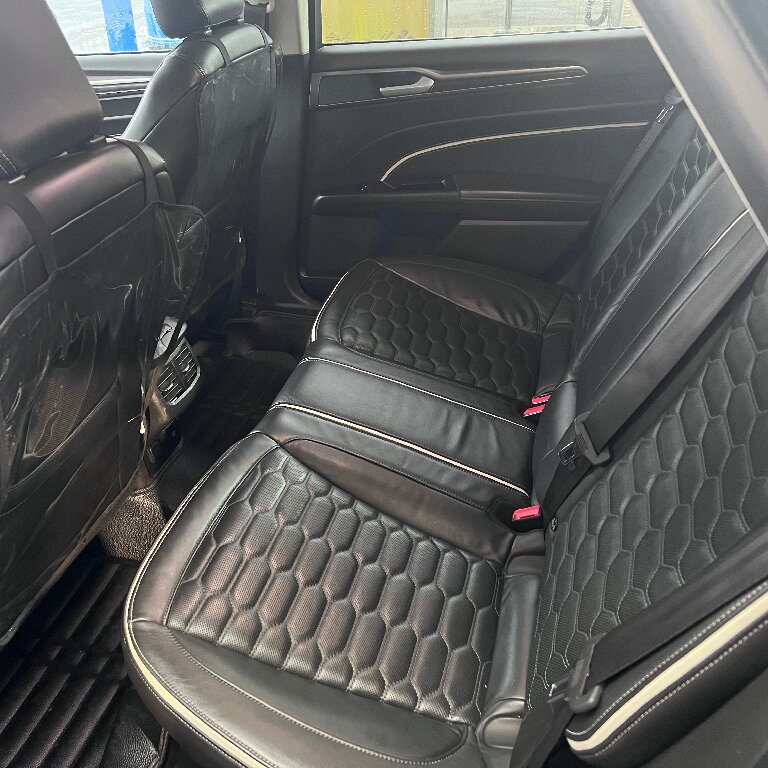 Mietwagen mit Fahrer: Ford