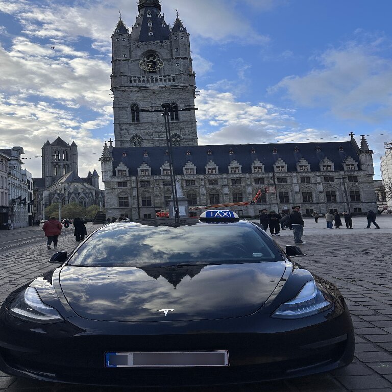 Taxi: Tesla