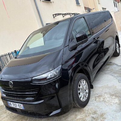 Cab in Belloy-en-France