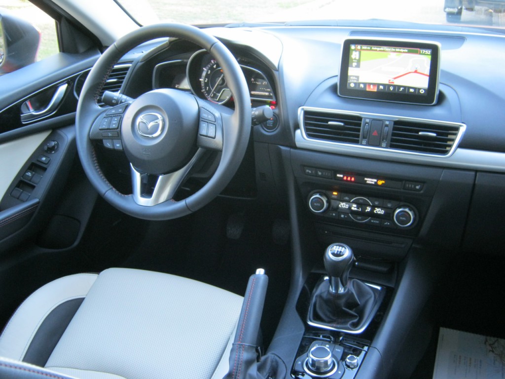 Taxi L'Huisserie: Mazda