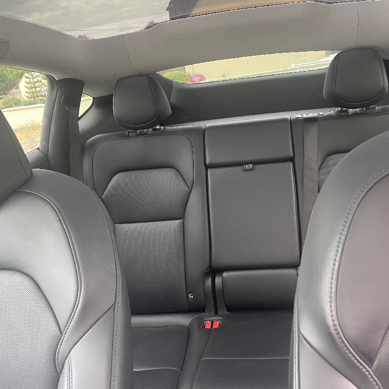Mietwagen mit Fahrer: Tesla