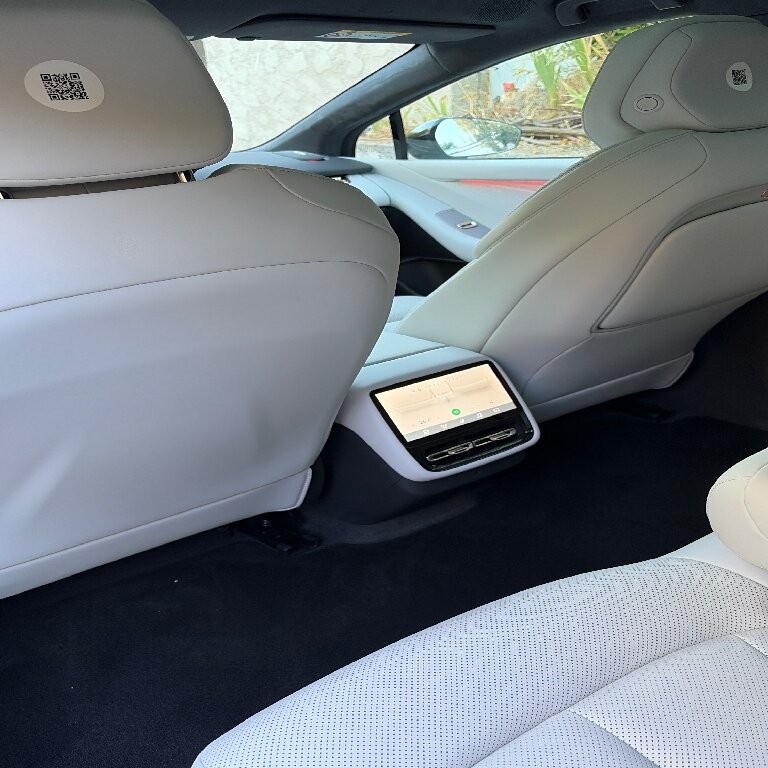 Mietwagen mit Fahrer: XPeng