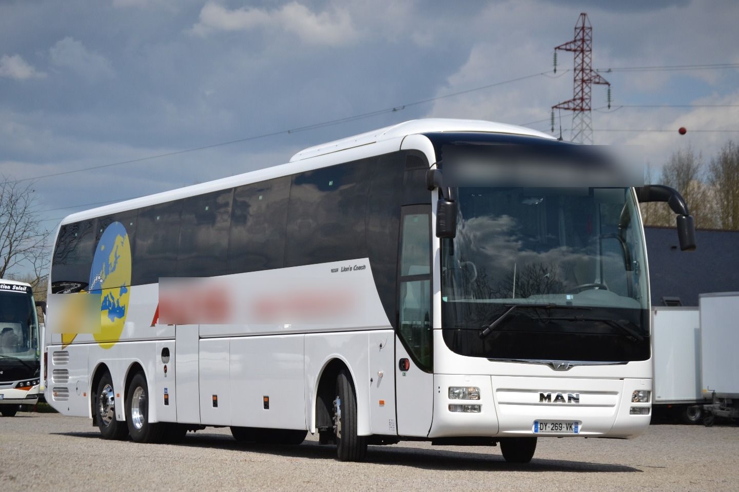 Reisebus Anbieter Saint-Jacques-de-la-Lande: MAN