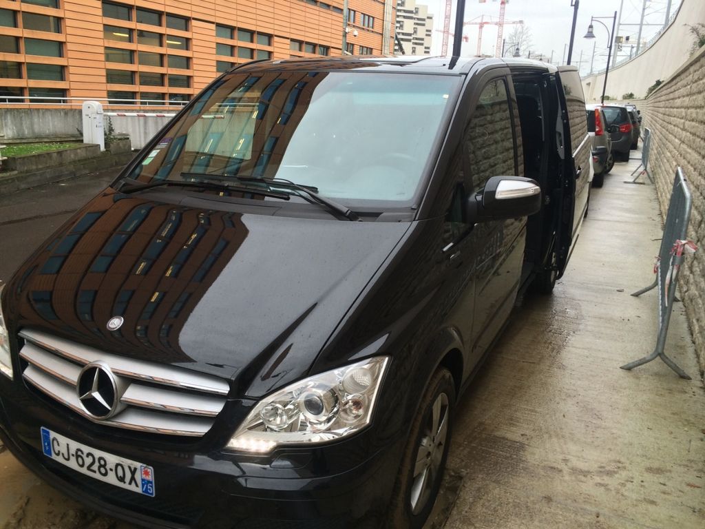 Mietwagen mit Fahrer Courbevoie: Mercedes