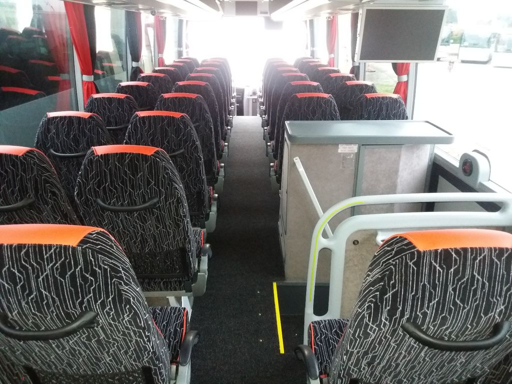 Reisebus Anbieter Villieu-Loyes-Mollon: Van Hool